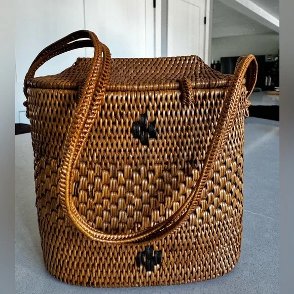Woven Handbag - Picture 2 of 11
